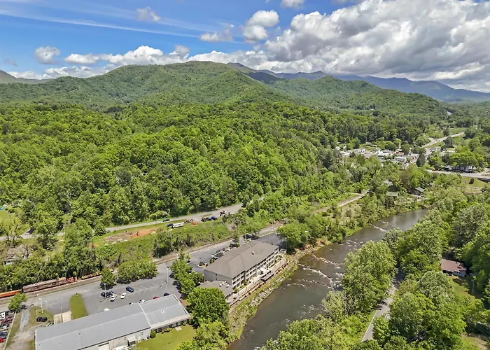 Best Western Plus River Escape Sylva / Dillsboro