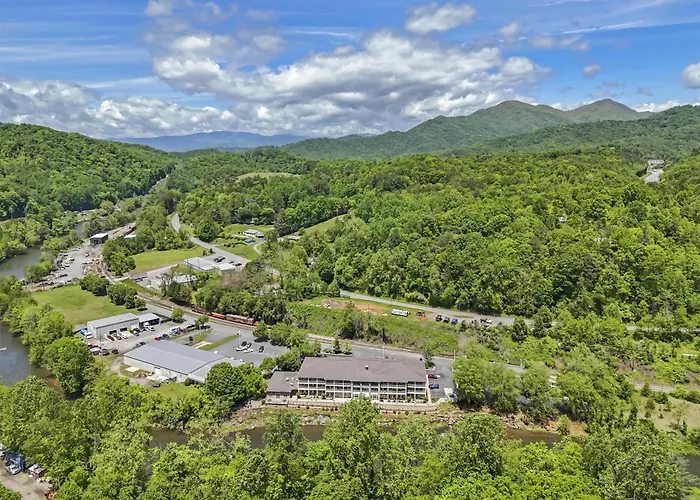 Best Western Plus River Escape Sylva / Dillsboro
