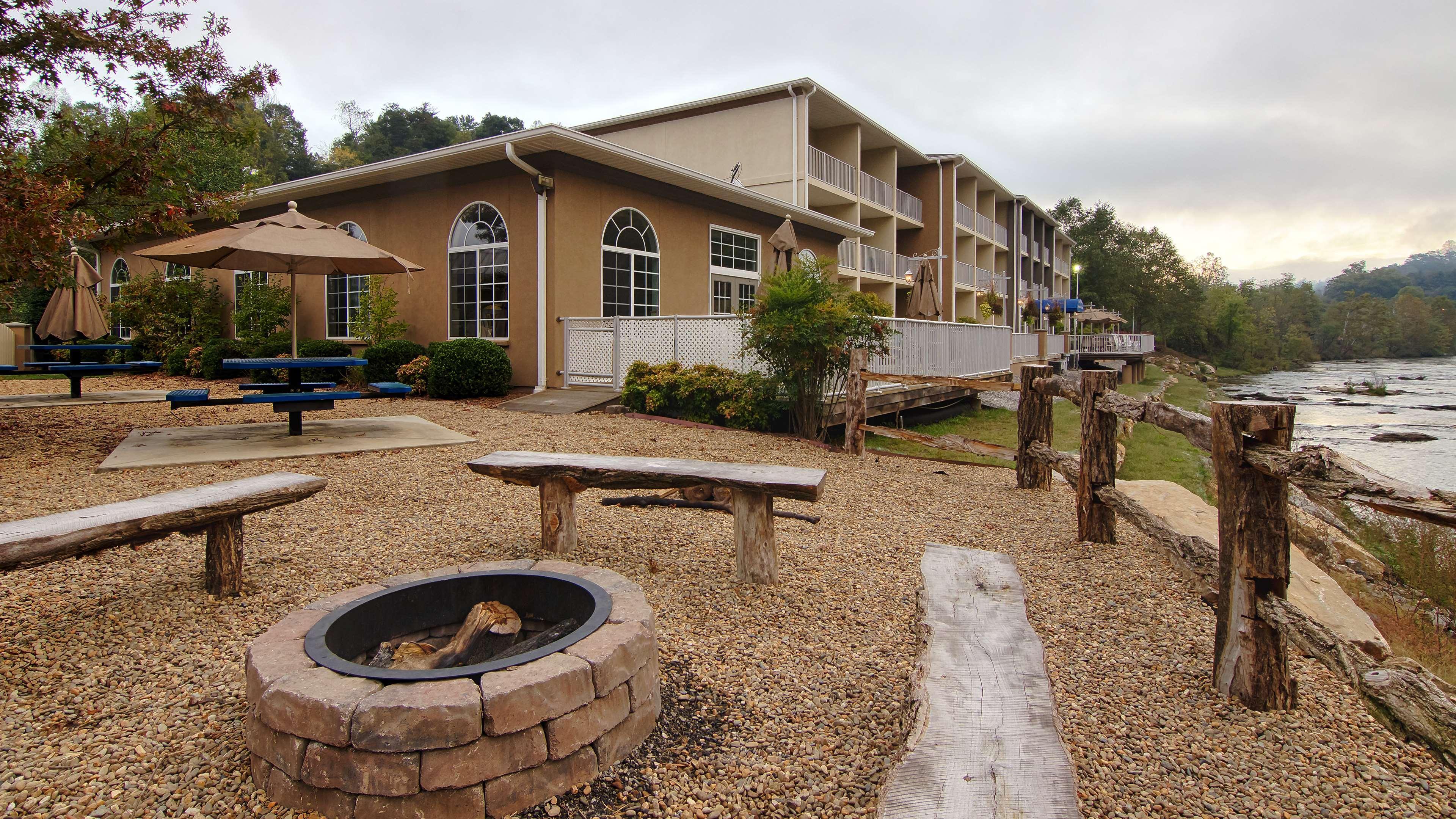 Western River Escape Sylva / 3*