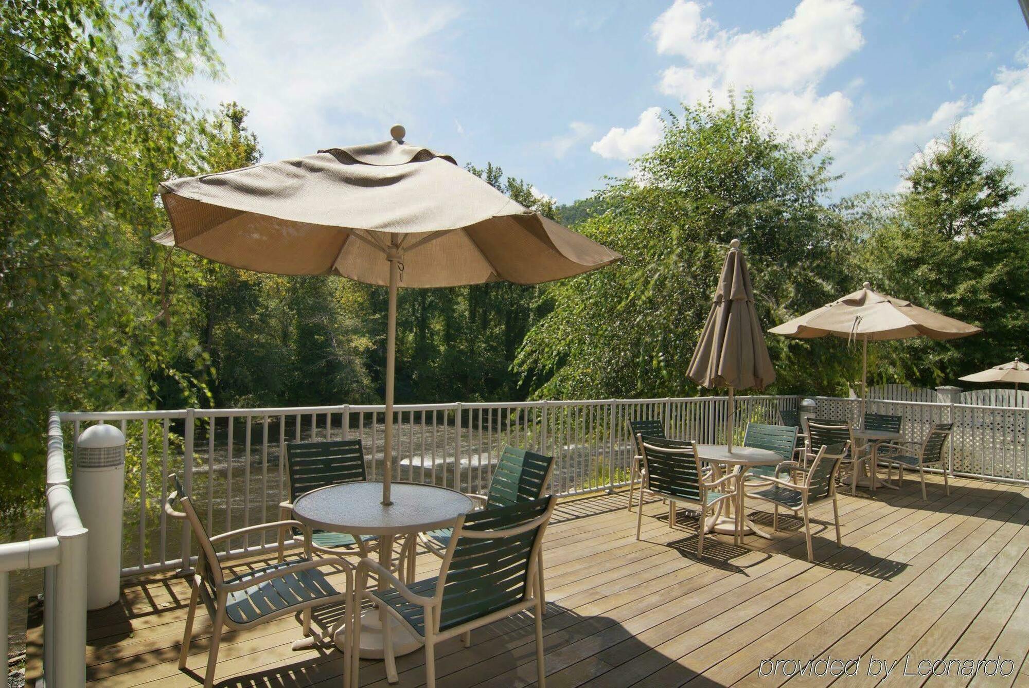 Western River Escape Sylva / Hotel Dillsboro