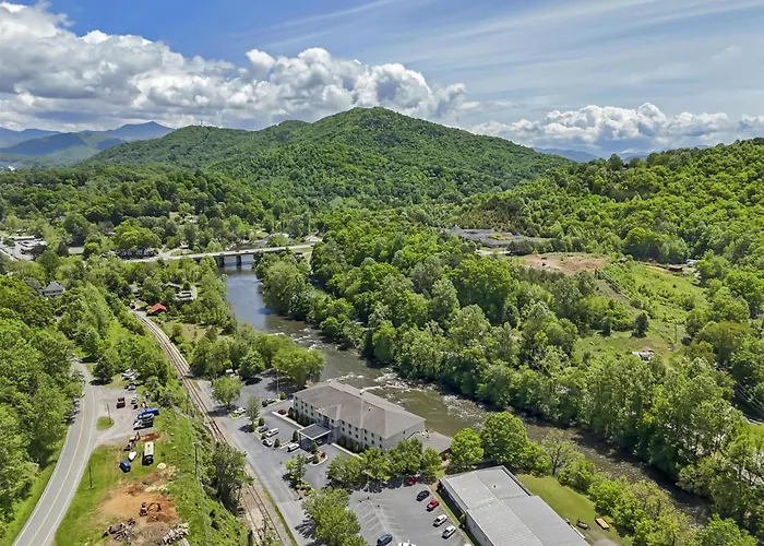Best Western Plus River Escape Sylva / Dillsboro