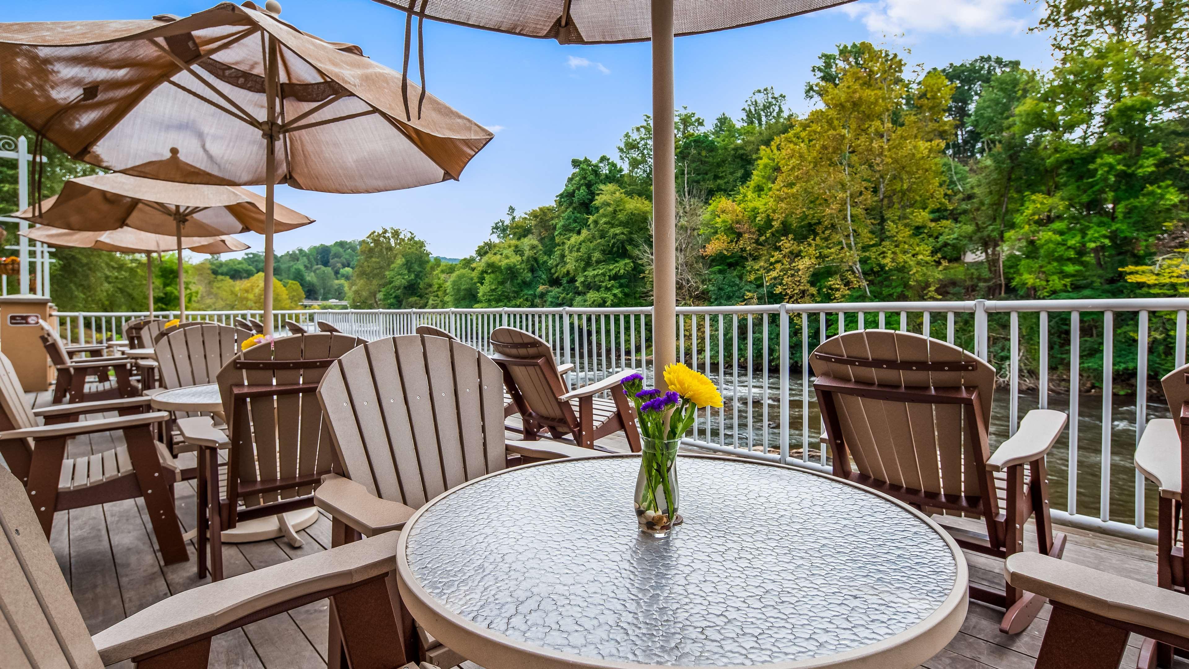 Western River Escape Sylva /