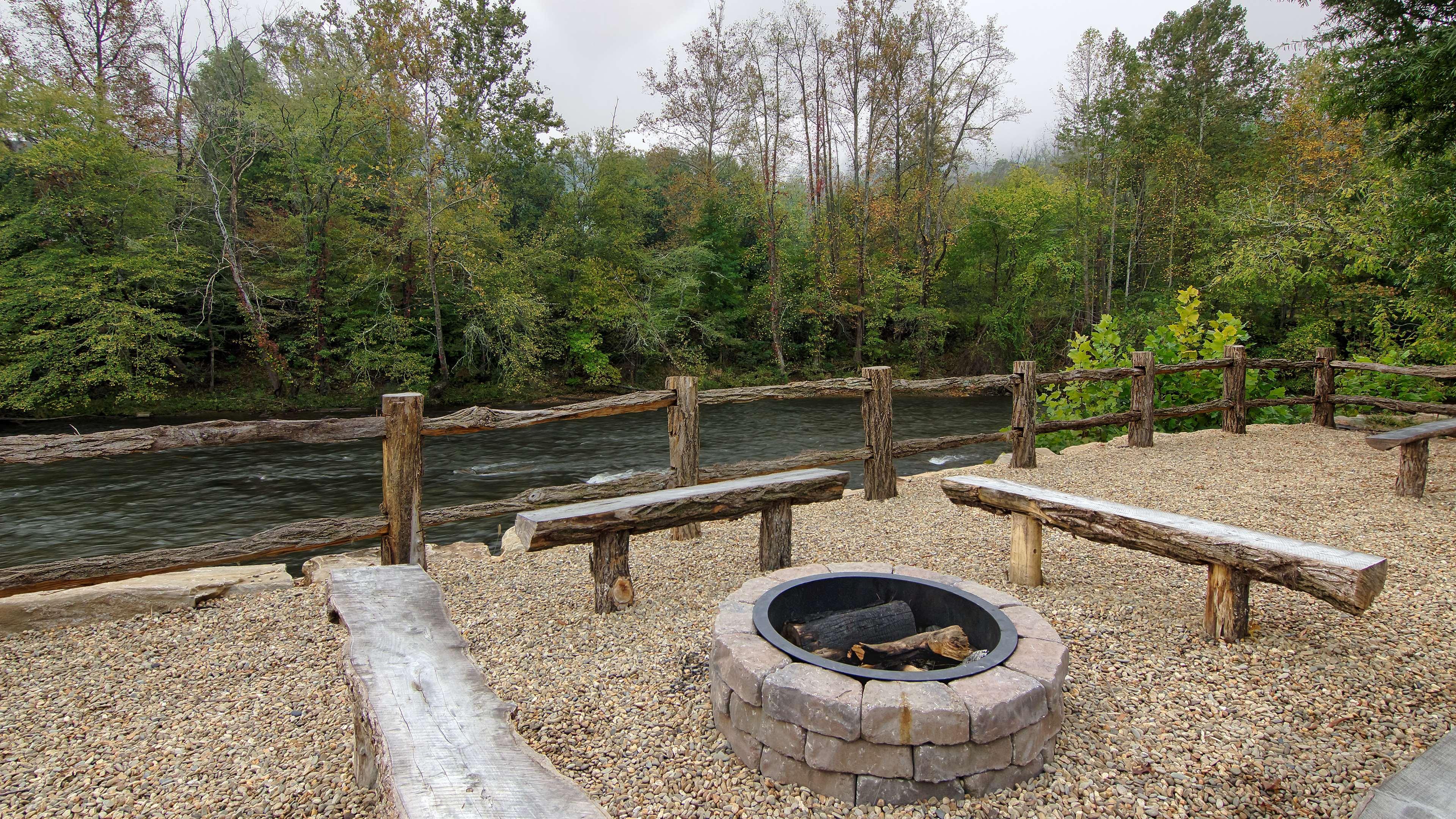 Western River Escape Sylva / 3* Dillsboro
