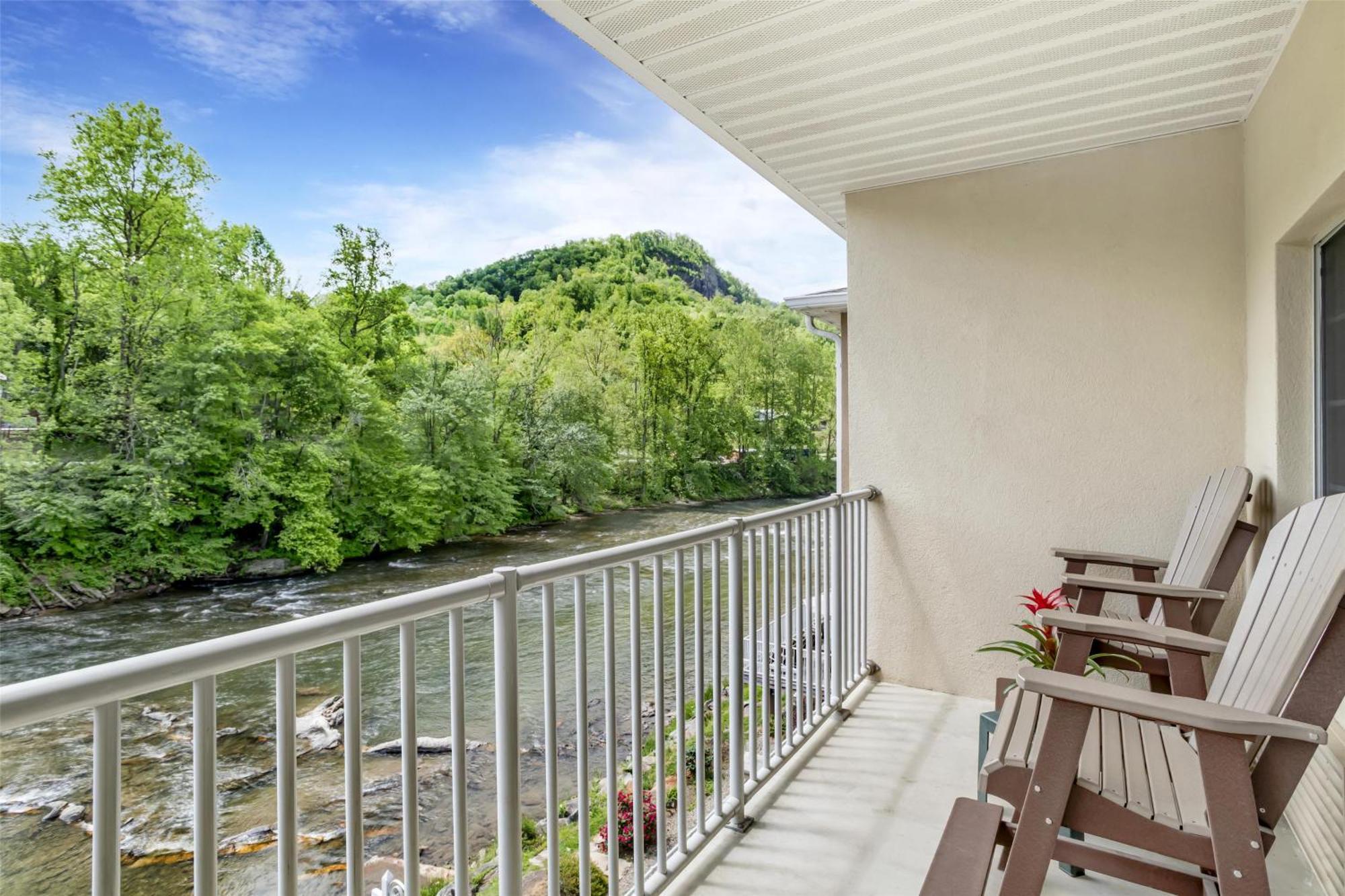 Hotel Western River Escape Sylva /