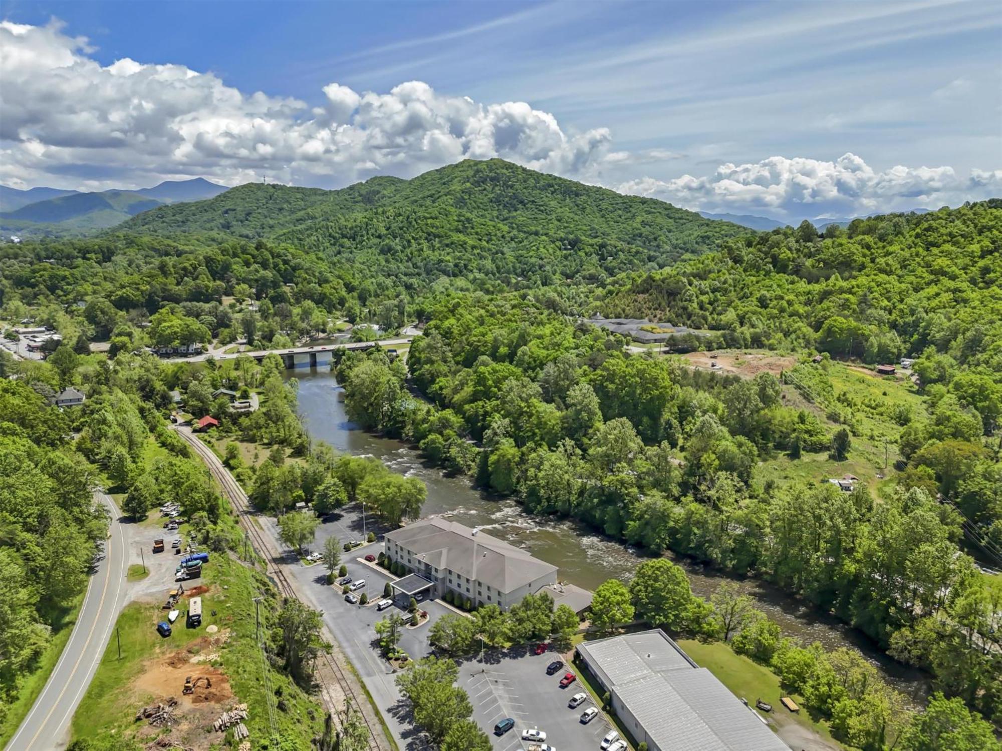 Western River Escape Sylva / 3* Dillsboro